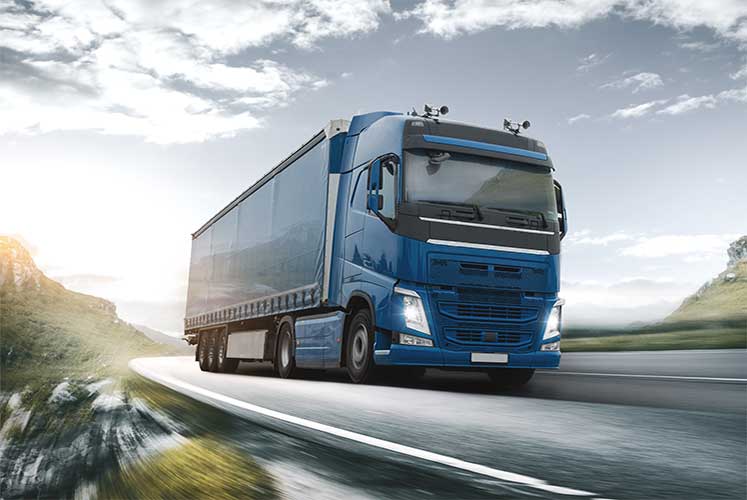 LKW auf Strasse