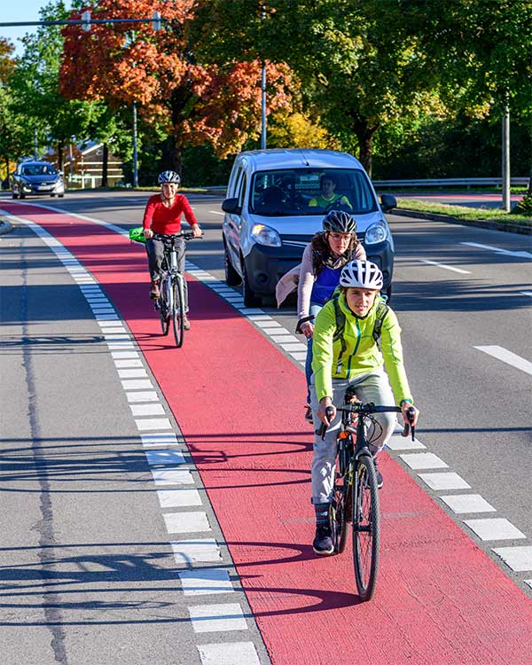 Radwege-NRW Fahrradfahrer auf Radweg